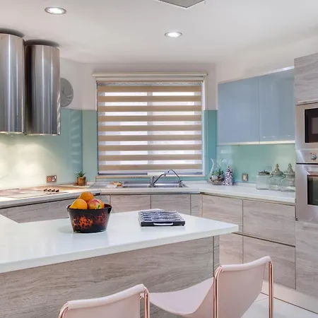 Stunning & Cosy 3br With Views In By 360 Estates 아파트 *