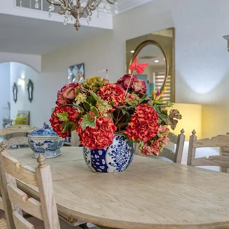 아파트 Stunning & Cosy 3br With Views In By 360 Estates