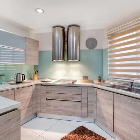 Stunning & Cosy 3br With Views In By 360 Estates