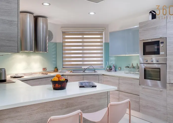 Stunning & Cosy 3br With Views In By 360 Estates Apartment *